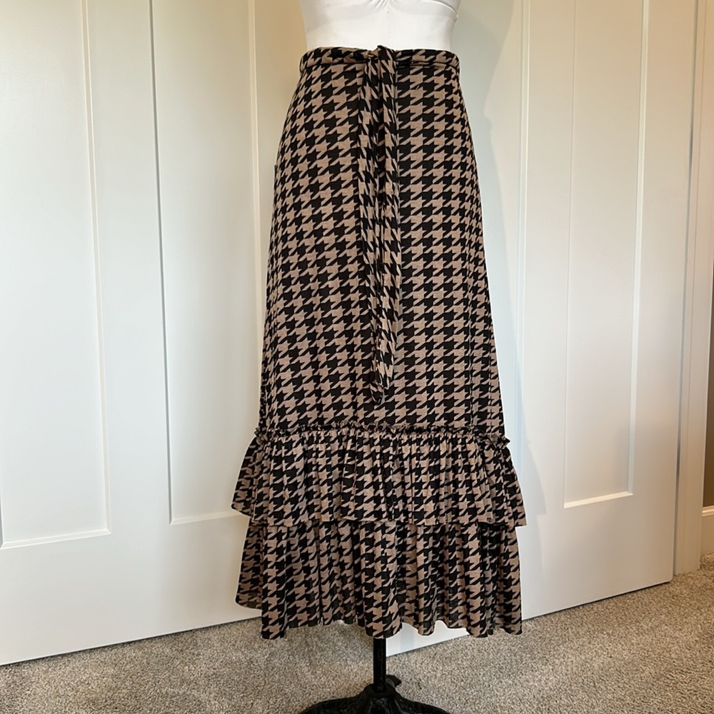 LOOK skirt houndstooth tan and black maxi sewn in fabric tie @ waist layered hem